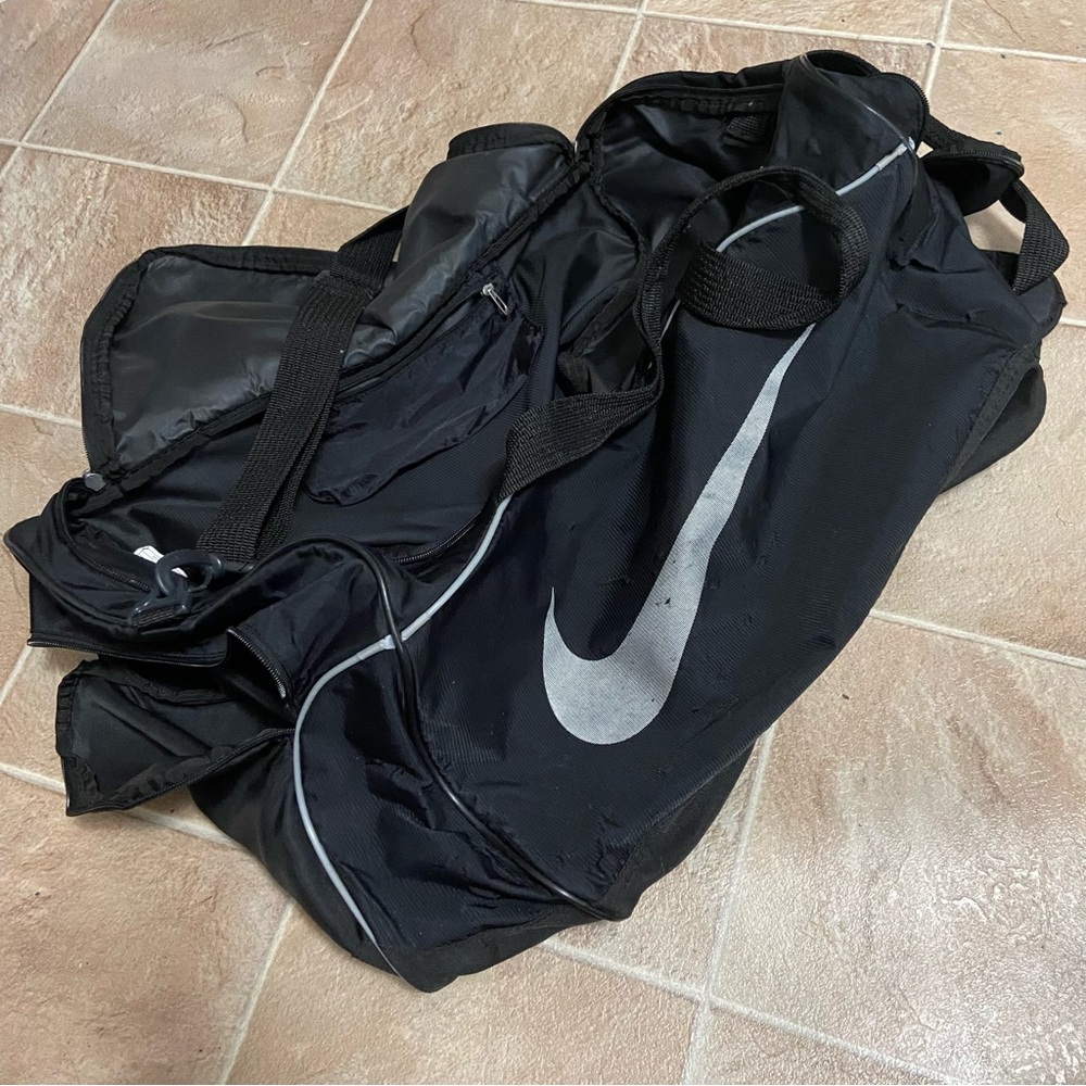 Medium/Large Black Nike Duffel Bag